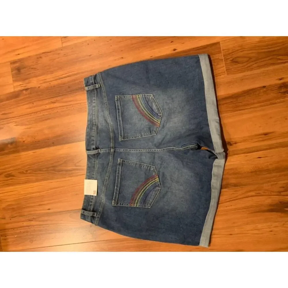 NWT Lane Bryant Embroidered Boyfriend Midi Short Mid Rise 22